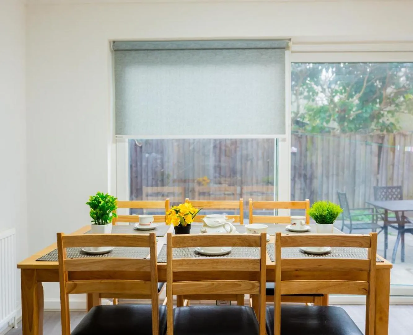 Beautiful Modern Home In London, Free Parking, Family Home, Sleeps 9, Close To Railway Station Goodmayes Holiday home