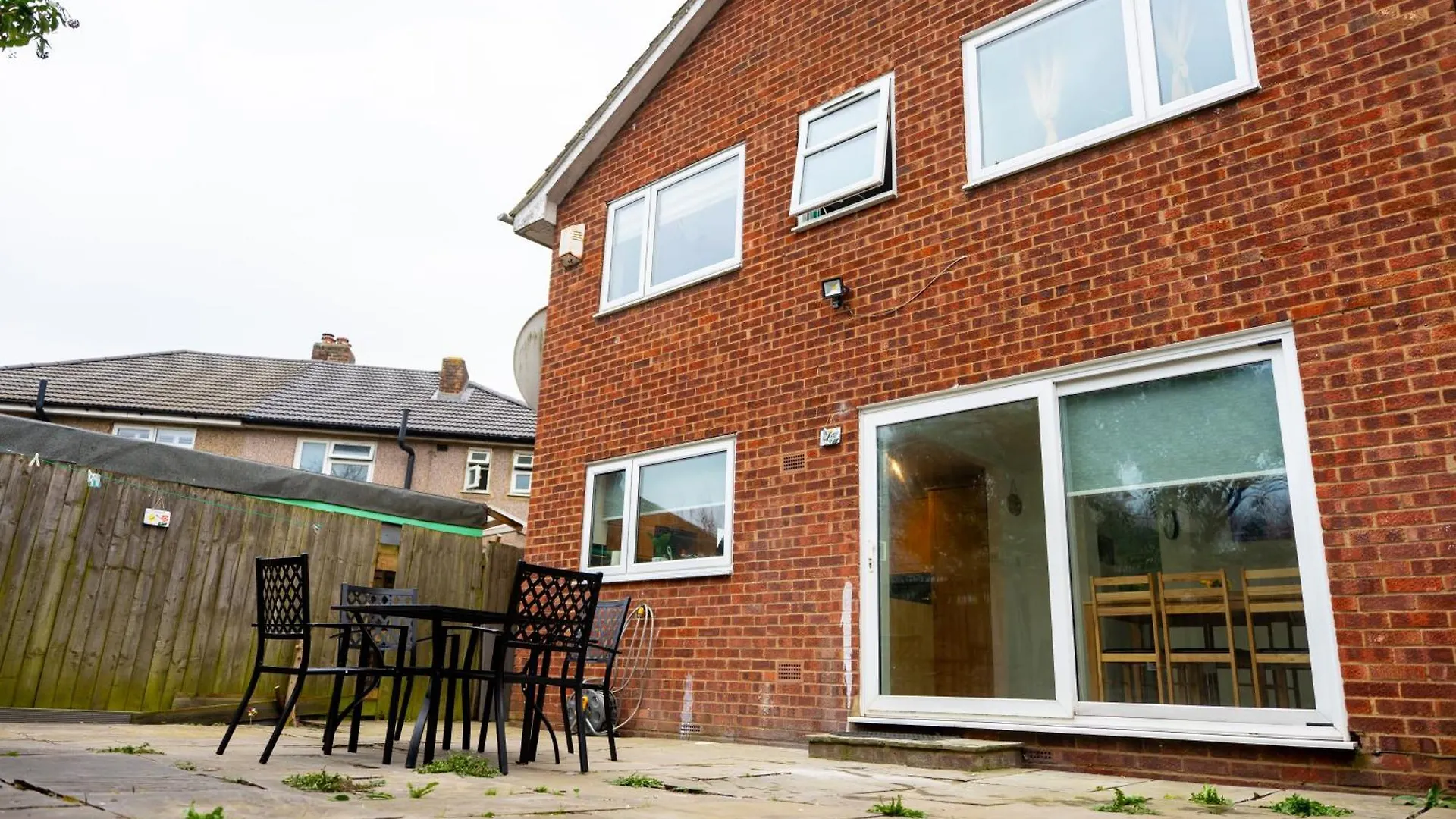 Beautiful Modern Home In London, Free Parking, Family Home, Sleeps 9, Close To Railway Station Goodmayes 0*,