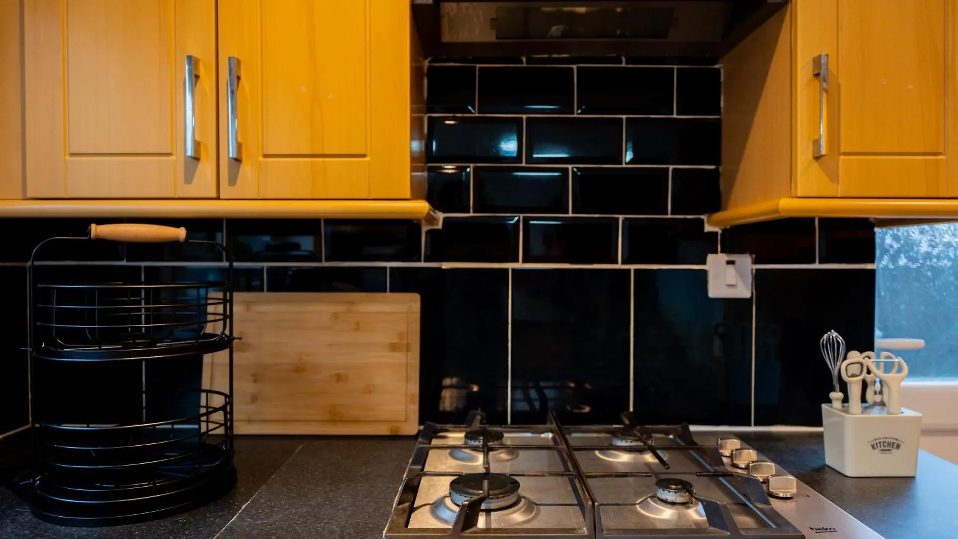 Beautiful Modern Home In London, Free Parking, Family Home, Sleeps 9, Close To Railway Station Goodmayes Holiday home