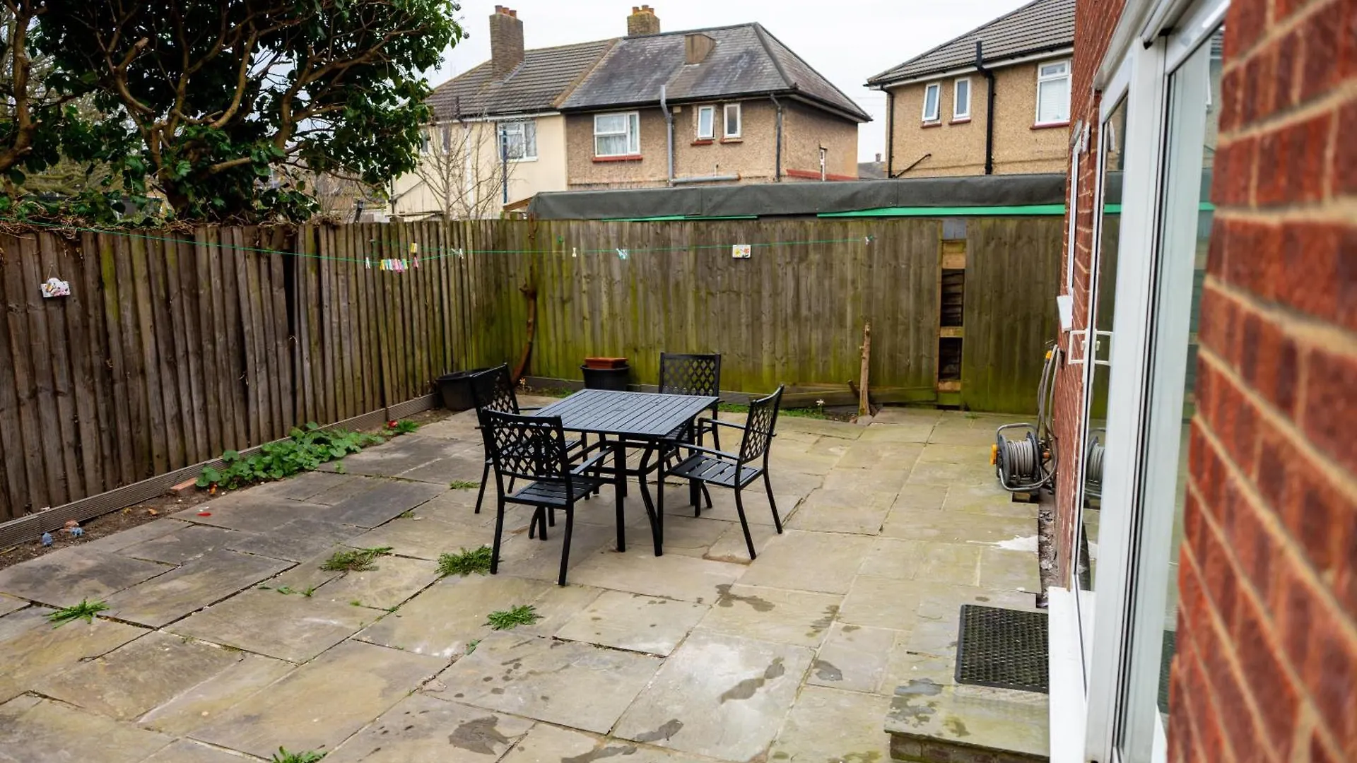 Beautiful Modern Home In London, Free Parking, Family Home, Sleeps 9, Close To Railway Station Goodmayes Holiday home