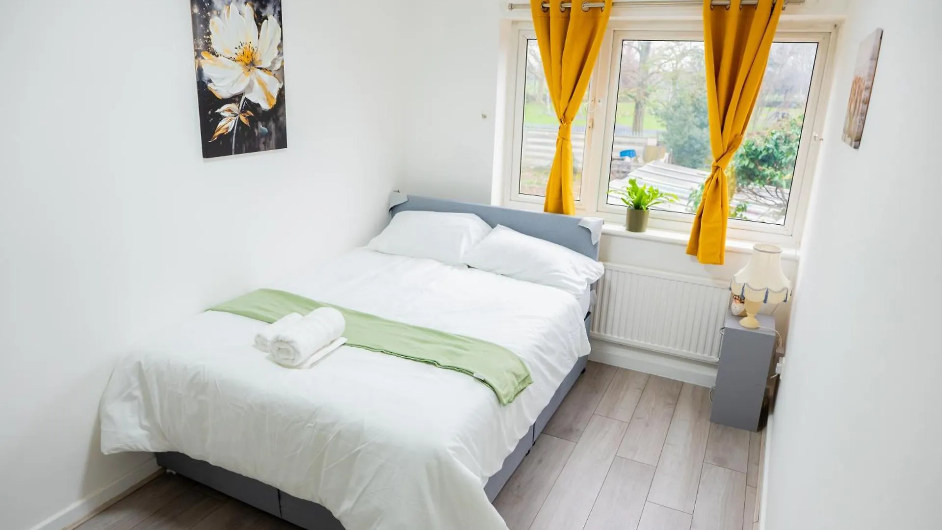 Beautiful Modern Home In London, Free Parking, Family Home, Sleeps 9, Close To Railway Station Goodmayes