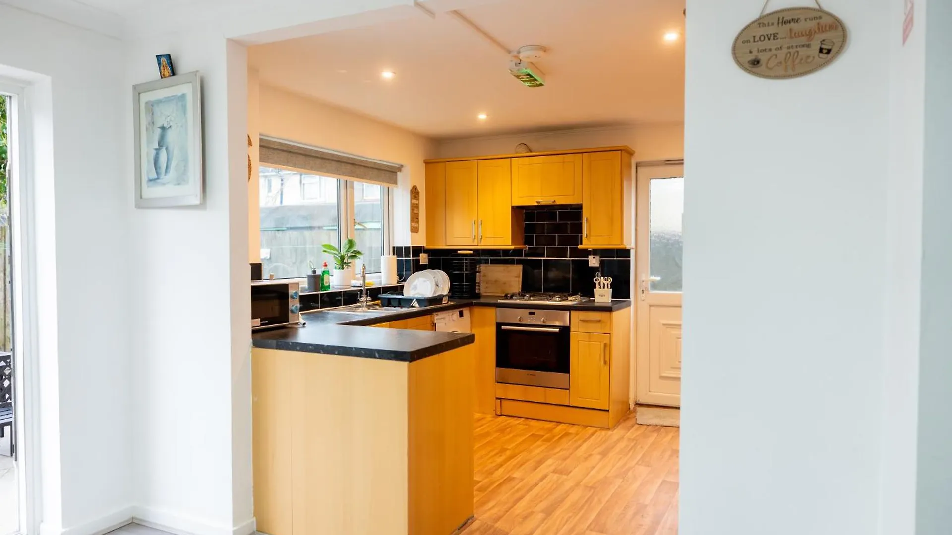 Holiday home Beautiful Modern Home In London, Free Parking, Family Home, Sleeps 9, Close To Railway Station Goodmayes