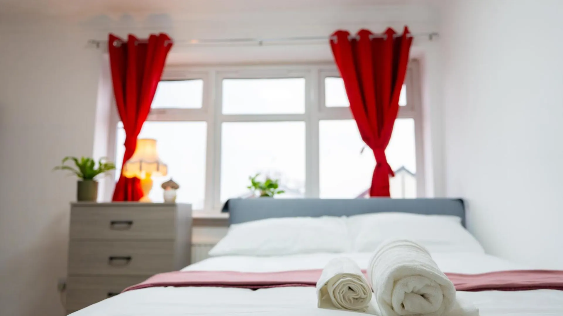 Holiday home Beautiful Modern Home In London, Free Parking, Family Home, Sleeps 9, Close To Railway Station Goodmayes