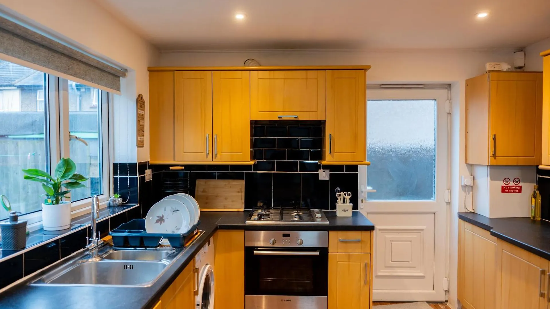 Holiday home Beautiful Modern Home In London, Free Parking, Family Home, Sleeps 9, Close To Railway Station Goodmayes
