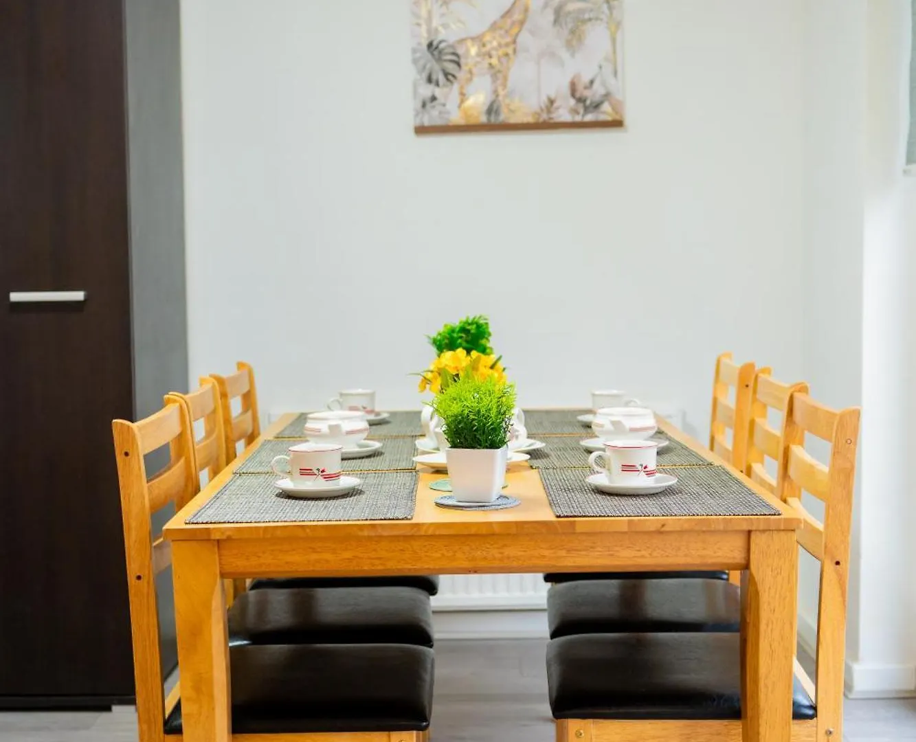 Beautiful Modern Home In London, Free Parking, Family Home, Sleeps 9, Close To Railway Station Goodmayes 0*,