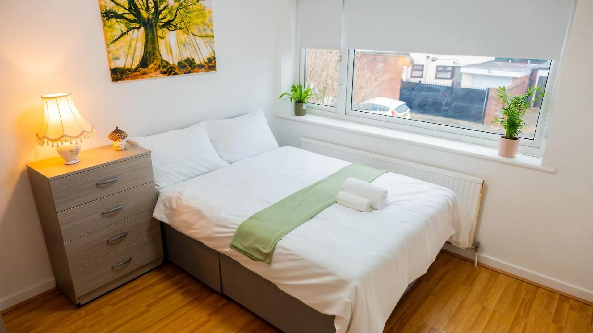 Beautiful Modern Home In London, Free Parking, Family Home, Sleeps 9, Close To Railway Station Goodmayes Holiday home