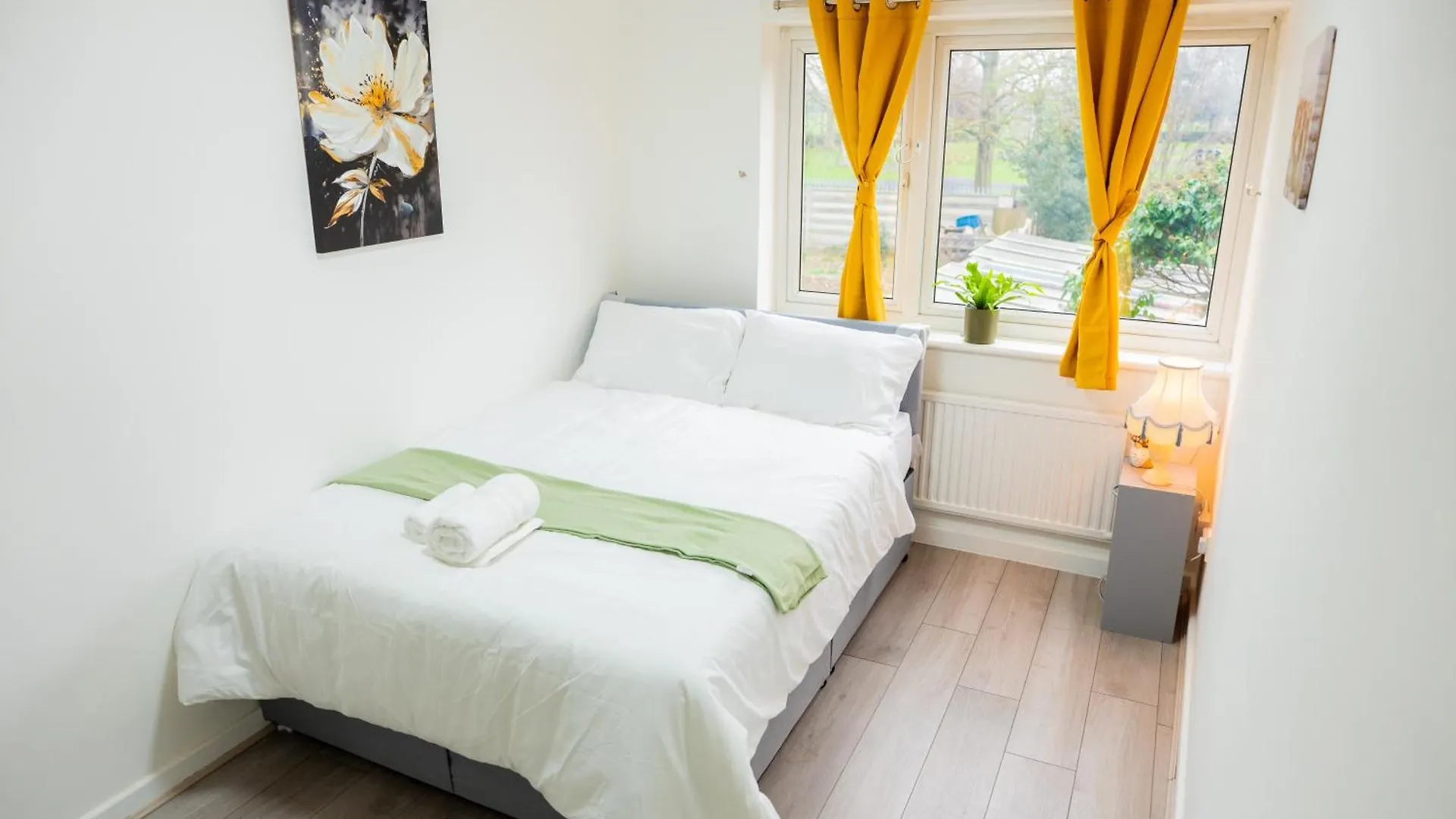 Beautiful Modern Home In London, Free Parking, Family Home, Sleeps 9, Close To Railway Station Goodmayes 0*,  United Kingdom