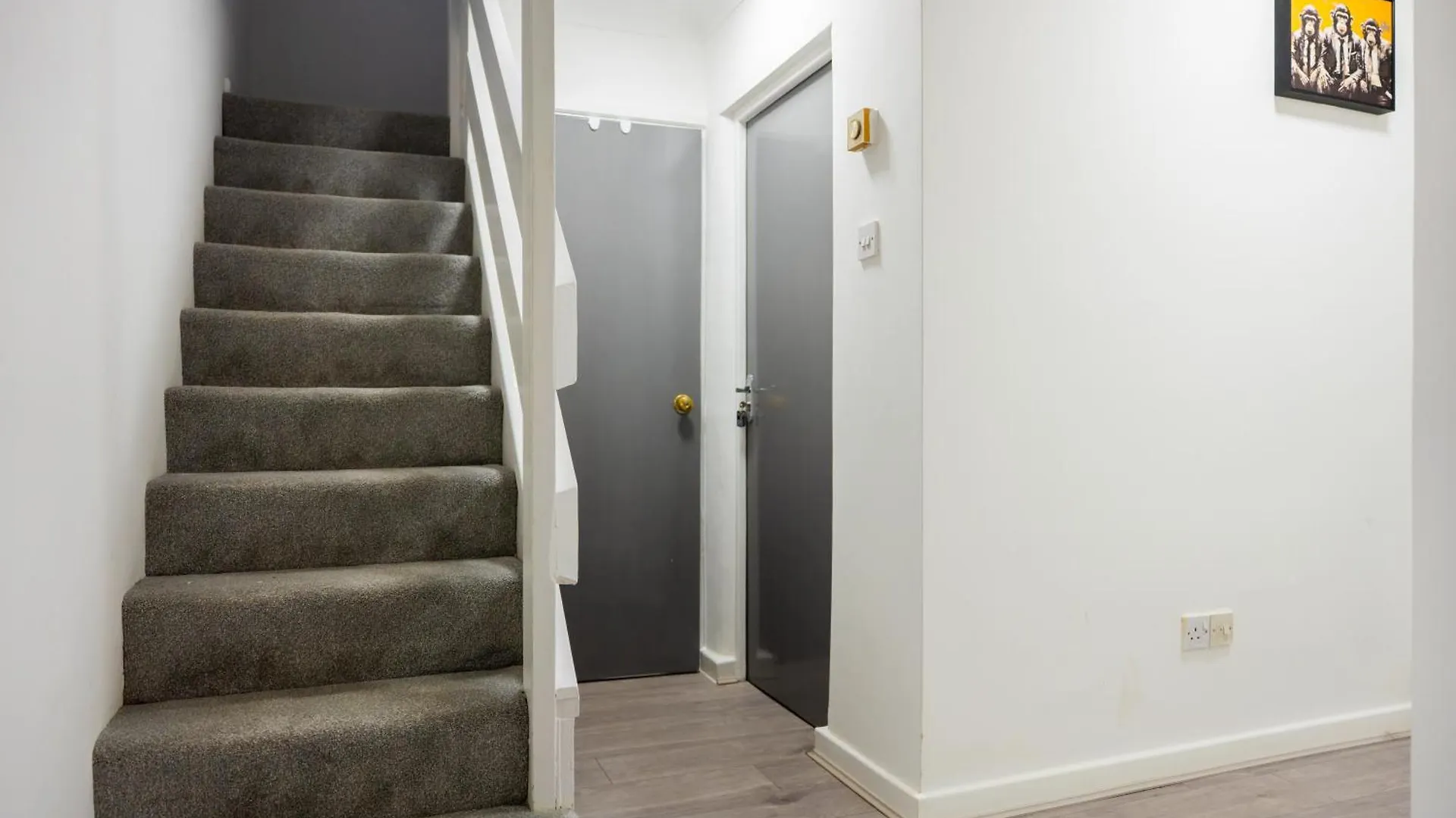 Beautiful Modern Home In London, Free Parking, Family Home, Sleeps 9, Close To Railway Station Goodmayes
