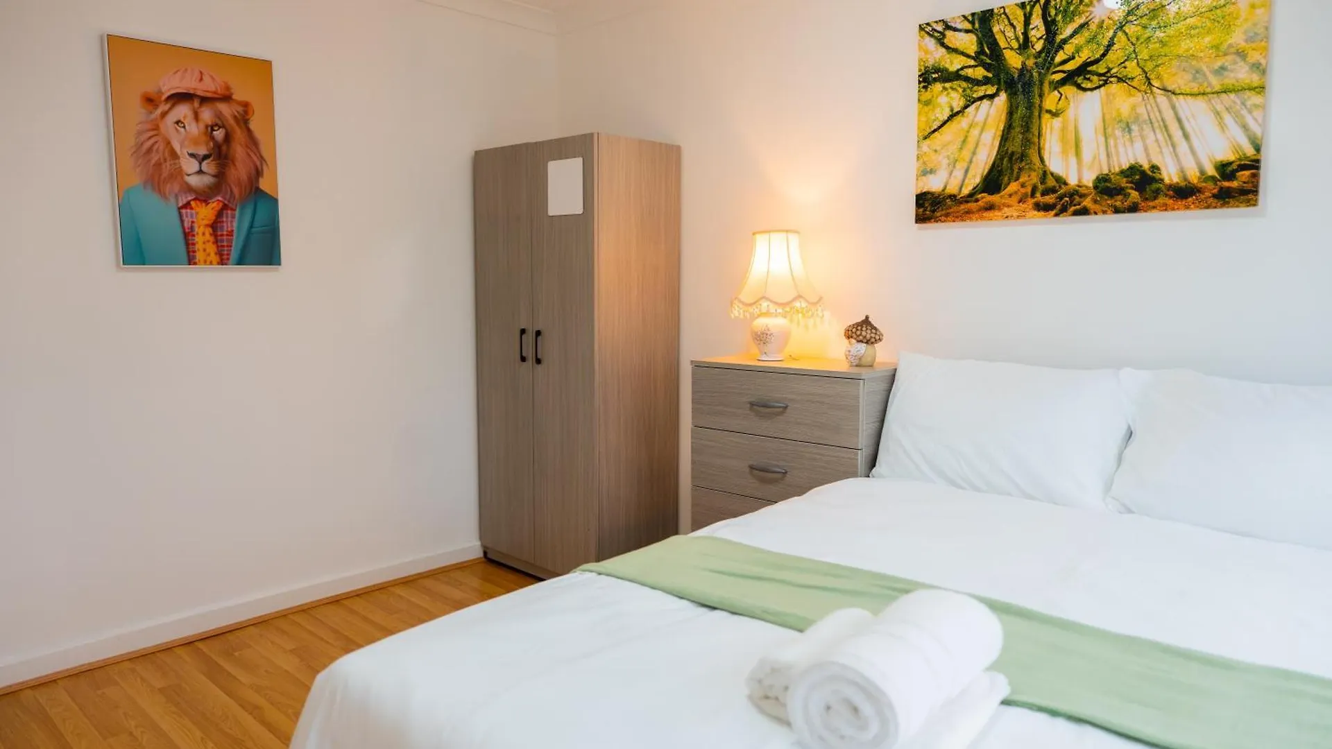 Beautiful Modern Home In London, Free Parking, Family Home, Sleeps 9, Close To Railway Station Goodmayes