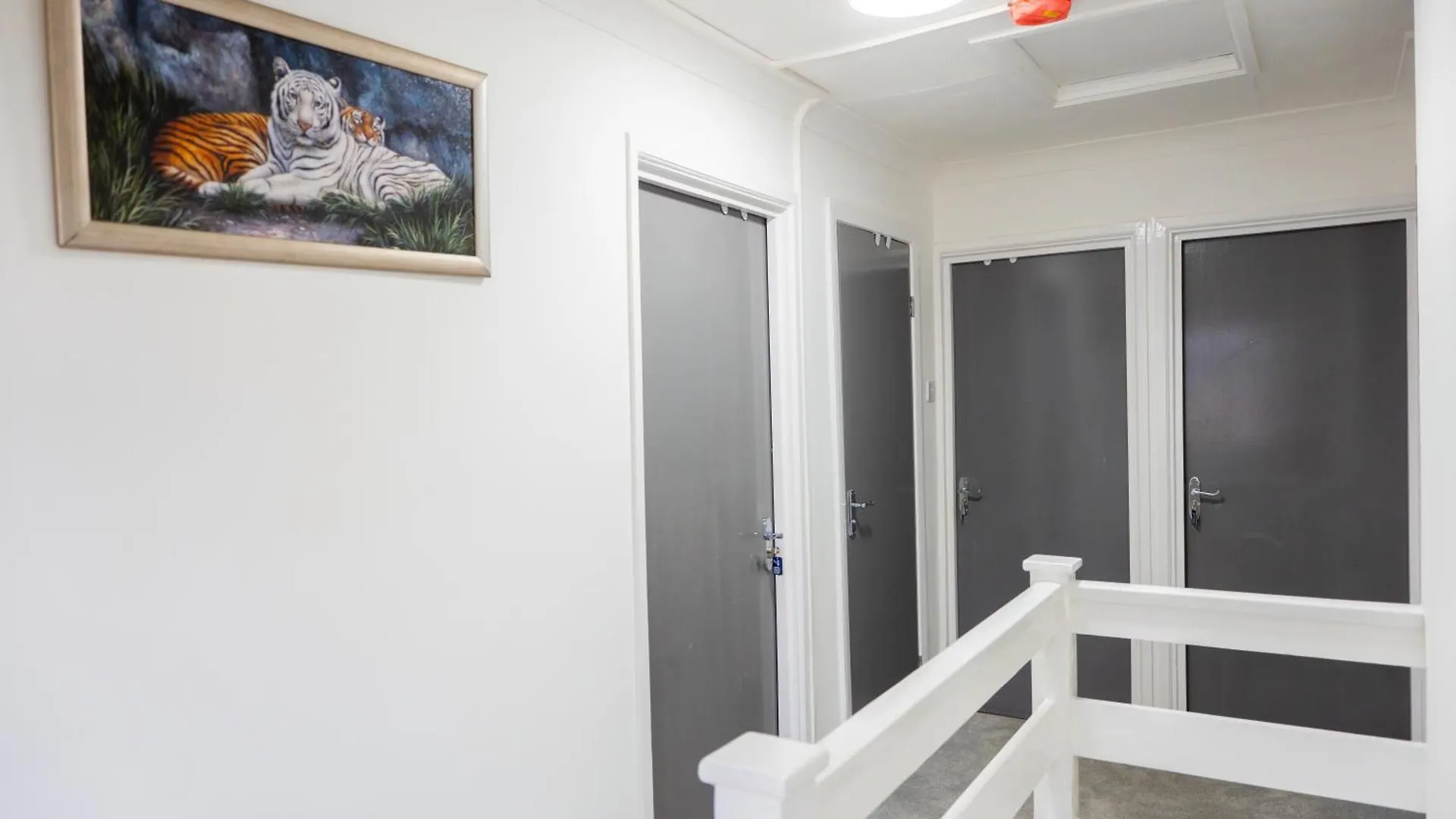 Beautiful Modern Home In London, Free Parking, Family Home, Sleeps 9, Close To Railway Station Goodmayes Holiday home